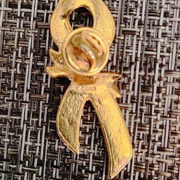 Vintage Breast Cancer Care Ribbon Pin/Brooch - Avon - Picture 2 of 3